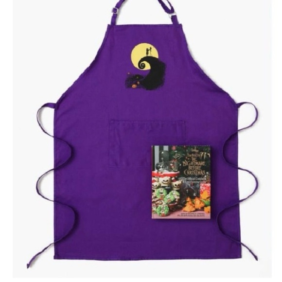 The Nightmare Before Christmas:
Official Cookbook & Entertaining Guide Gift Set - Picture 4 of 6